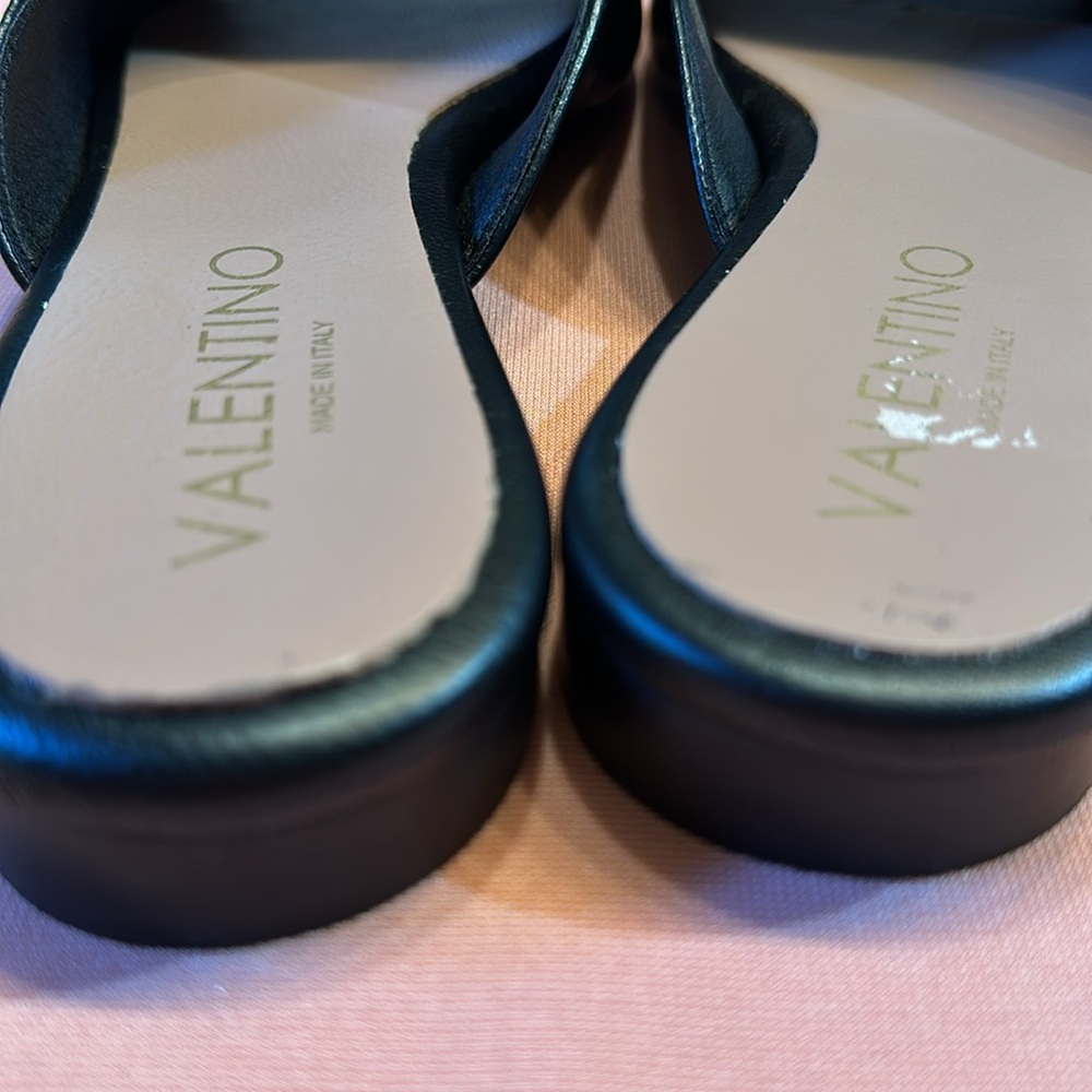 New Valentino Leather Sandals. Black. Size 8. Dust Bag Included. - Picture 6 of 8
